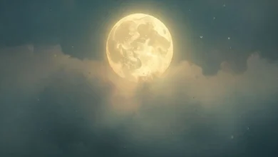 Ay rüyası tabiri: Duygusal dünyanızı yansıtan, parlayan ay ve rüya sembolleri görseli.